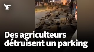 Des agriculteurs ont retourné à la pelleteuse le parking d’un Leclerc [upl. by Lebanna]