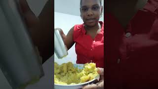 cena para dos personas de mangu de plátano verde con salami y huevo [upl. by Cirad]