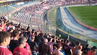 Cosenza Calcio  SSC Bari 41 GIOCATORI DEL BARI CONTESTATI SOTTO LA CURVA OSPITE [upl. by Clint851]