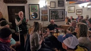 The Old Irish Singer Ted MC Cormac  Gus OConnors Pub Doolin  Irland 2452023 [upl. by Maxima150]