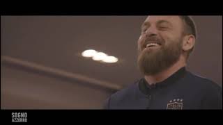 De Rossi canta quotLellaquot con la nazionale [upl. by Edsel]