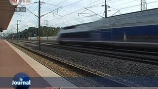 Un TGV rate son arrêt [upl. by Fishbein396]