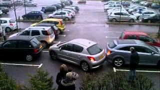 La femme à Régis sort du parking en voiture [upl. by Loria]