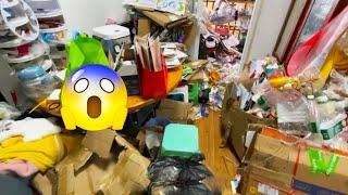 🤑RICH MAN RENTS HOUSE TO OLD MAN TO PICK UP GARBAGE 😰THE HOUSE IS FULL OF WASTE [upl. by Lashond347]