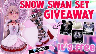 GET THE SNOW SWAN SET FOR FREE Royale High Updates 2023 [upl. by Aviv]