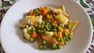 Petto di pollo con piselli e carote [upl. by Ellennoj]