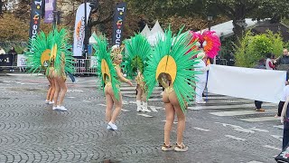 Champs  Élysées Au cœur du carnaval de Paris 2024 [upl. by Anse249]