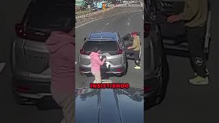 Camionero Enfrenta a Estafadores de Seguro en la Autopista [upl. by Ecyle]