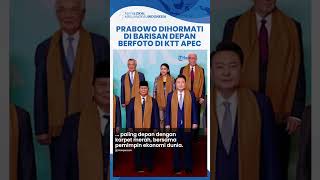 Jadi Tanda Kehormatan Presiden Prabowo Ada di Barisan Paling Depan saat Sesi Family Photo KTT APEC [upl. by Sidnala507]