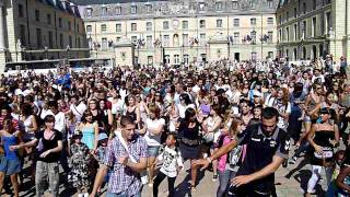 Flashmob Logobitombo à Dijon wwwdijondansefr [upl. by Ulani]