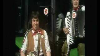 The Wurzels Combine Harvester ToTP 1976 2nd appearance [upl. by Alimrahs]