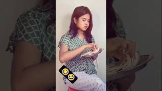 Aata ke Roti Sikhaya Hai khane ke 😂😂comedy funny shortvideo [upl. by Calie188]