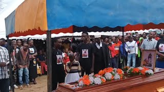 EMOTIONAL 😭😭 USINGA RAHA LAST BORN CRYING 😭 DURING HIS FATHER BURIAL SAFIRI SALAMA [upl. by Brause]