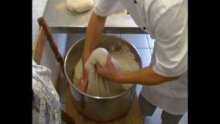 Brot backen im berghofstueblede [upl. by Cyrilla]