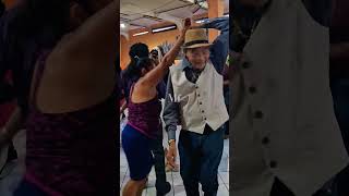 La triqui traca con el capitán con mucho ritmo 😎 🎵🎵🎶🎶💃bailelibre baile humor [upl. by Eenwahs]