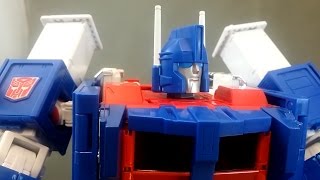 MP22 Masterpiece Ultra Magnus Review [upl. by Ainek743]