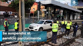 Camioneta se mete a las vías del Tren Ligero Xochimilco [upl. by Gottfried]