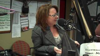 Kathleen Madigan LIVE InStudio with WYCD Hollywood Entertainment Report [upl. by Leandre124]