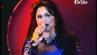 Siti Nurhaliza  Biarlah Rahsia live [upl. by Yhotmit]