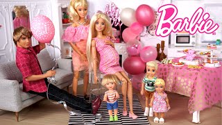 Barbie Tiene un Baby Shower Para Celebrar la Nueva Bebe [upl. by Pride]