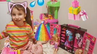 Kız Oyunları Ayliz Barbie Dolabından Oyuncak Bebeklerine Kıyafet Seçiyor Barbie Videosu barbie [upl. by Llewkcor224]