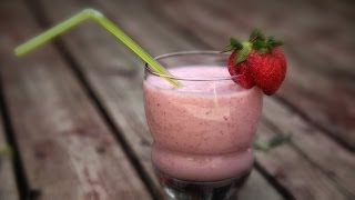 Strawberries and Cream Smoothie  Koktajl Truskawkowo Smietankowy  Recipe 170 [upl. by Dragon318]