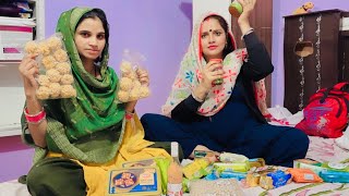 Seema Breakfast 🥪 ka saman lay Meena ji family k lieseemasachin1020videoblog videos youtubevideo [upl. by Leitman174]