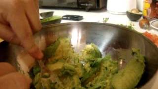 Receta de guacamole  Guacamole recipe english subtitles available  La receta de la abuelita [upl. by Aehcim]