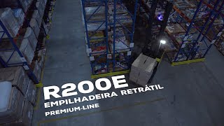 Empilhadeira Retrátil TechLift  R200E [upl. by Ennoirb155]