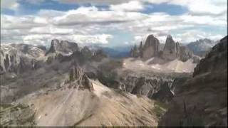 Im Flug über die Gipfel der Dolomiten 2011 [upl. by Gorrono99]