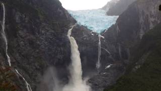 Cascade et Glacier Ventisquero Colgante Chili le 121216 [upl. by Caz96]