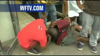 Dominican Tackles Thief During Interview quotI Dont Kurrr Papitoquot  TapTap [upl. by Klina]