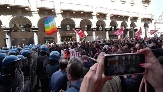 Primo Maggio Torino cariche della polizia sui manifestanti [upl. by Nytram]