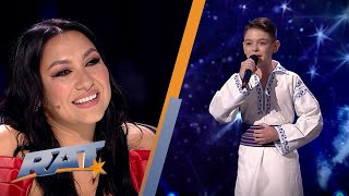 Arsenie Țiple a cucerit inimile publicului cu vocea sa inconfundabilă  Românii Au Talent S14 [upl. by Anibor]