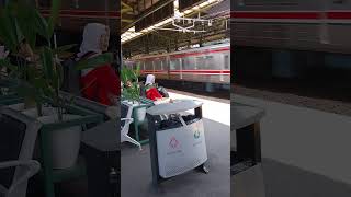 KRL berjalan langsung di stasiun gambir [upl. by Sirtimid]