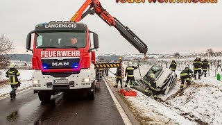 VWBus landet auf der Seite liegend im Straßengraben [upl. by Eelaras]