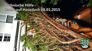 Sturmschaden  Baum auf Hausdach 08012015  Feuerwehr Reinhardshagen [upl. by Fadiman]