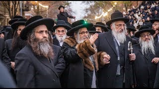 Thousands Escort Satmar Rebbe As He Leaves To Eretz Yisroel  מעמד צאתכם לשלום לאדמוquotר מסאטמאר [upl. by Hefter844]