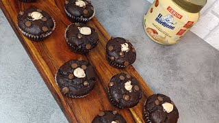 Muffins au Chocolat Ultra Gourmands  Coeur Fondant à la Noisette 🍫🥜 [upl. by Sadler]