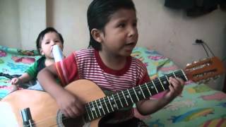 niño de 5 años tocando huayno [upl. by Eikcor]