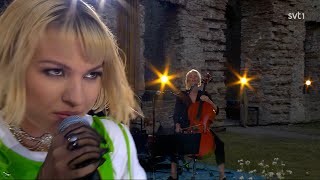 Tove Styrke  Bruises  Live quotVictoriakonsertenquot Borgholm Castle 2022 [upl. by Ebony]