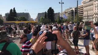 Wachwechsel der Evzonen am Grabmal des unbekannten Soldaten in Athen [upl. by Heddy]