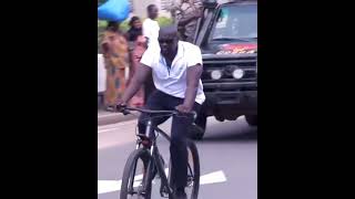 Guinée 🇬🇳 le colonel Mamady Doumbouya  Tour de Velo a Conakry [upl. by Borgeson]