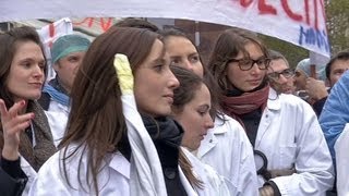 Les internes en médecine en grève contre les dépassements dhonoraires [upl. by Nytsuj209]