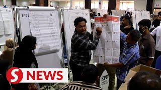 Votes of some 20000 Indonesians in Malaysia counted in Kuala Lumpur [upl. by Slrahc293]