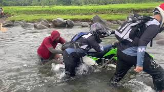 Honda Crf150 vs Kawasaki KLX150 river crossing  CRF lng malakas  Dirt bike  enduro  YLM outdoors [upl. by Ruscher]