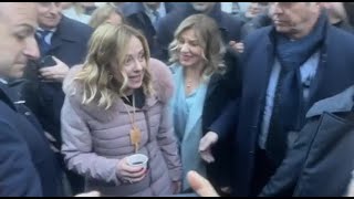 Giorgia Meloni ad Aosta tra selfie e quotBella Ciaoquot [upl. by Ioj]