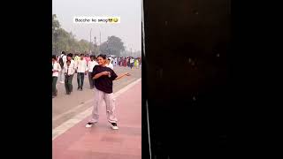 Peche dekho bacche kya ker rahe hai viral dance [upl. by Micco]