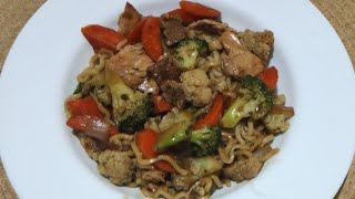 Como fazer YAKISOBA simples e rápido Receita fácil [upl. by Aimil]