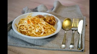 Comfort Food  Balletjes in tomatensaus met pasta [upl. by Oriaj]